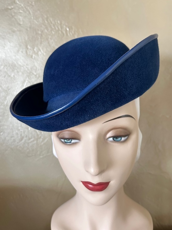 MOD 1960s\' NAVY VELOUR FELT HAT + VINYL EDGING & BACK STRIPS & \